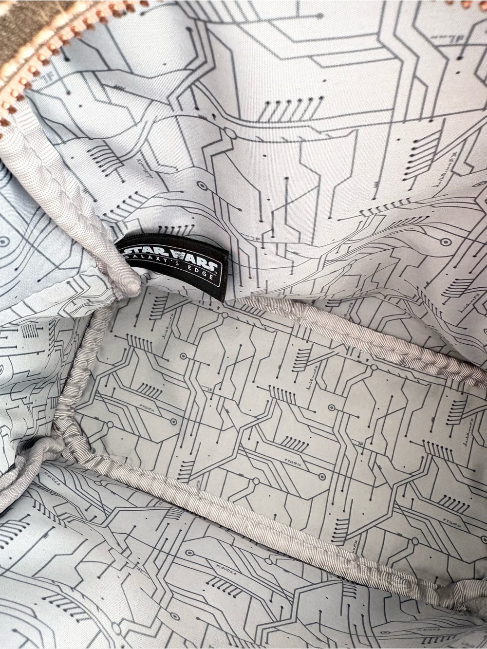 Star Wars Galaxy’s Edge Black Spire Outpost Mini Backpack - Picture 3 of 5